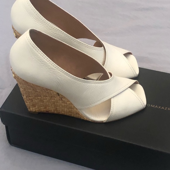 BCBG MAXAZRIA  NEVER BEEN WORN  wedge - Picture 3 of 12